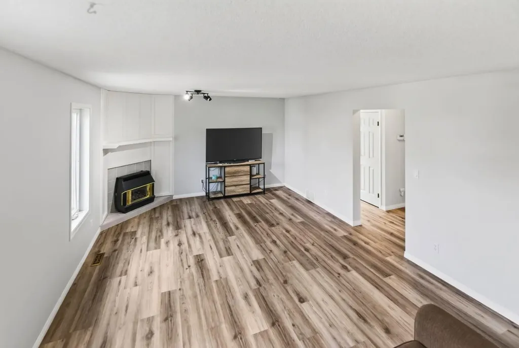 171 Douglas Avenue Red Deer AB T4R 2G5