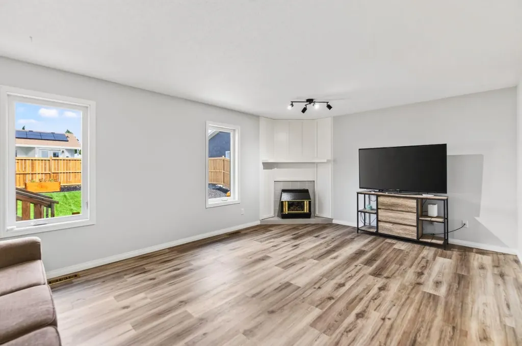 171 Douglas Avenue Red Deer AB T4R 2G5