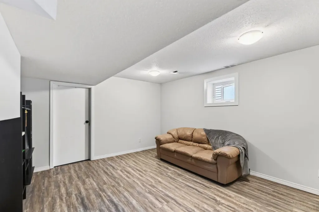 171 Douglas Avenue Red Deer AB T4R 2G5