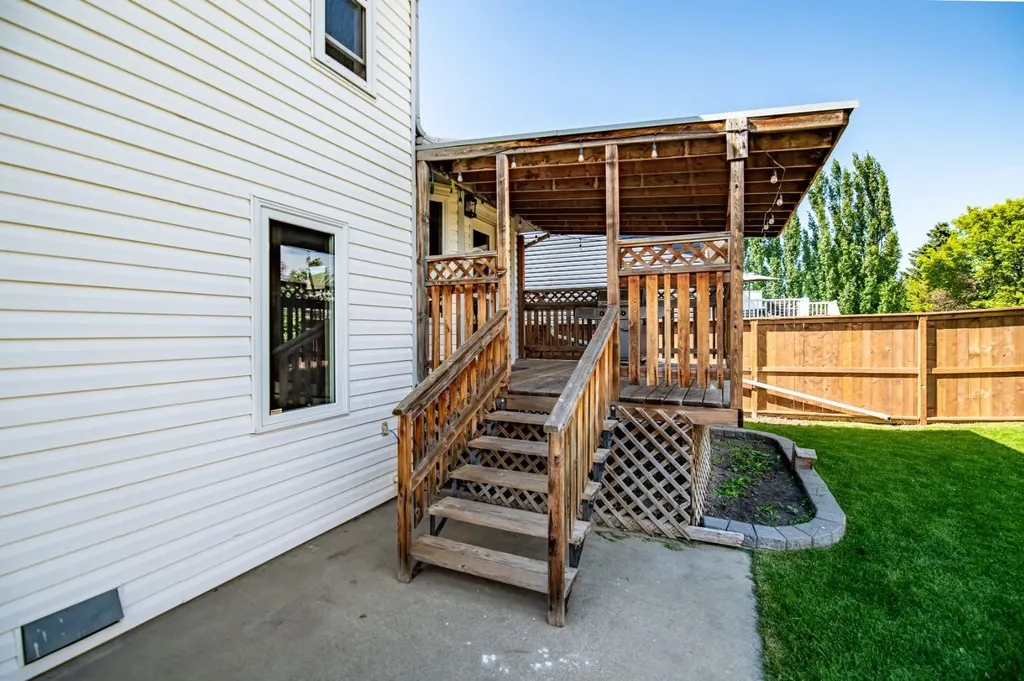 171 Douglas Avenue Red Deer AB T4R 2G5