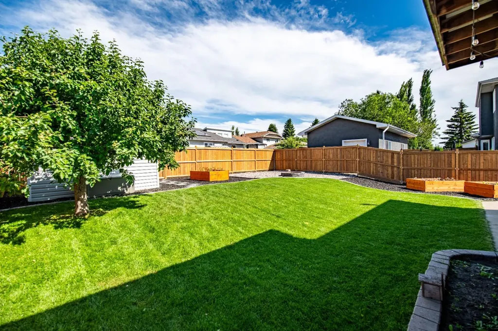 171 Douglas Avenue Red Deer AB T4R 2G5