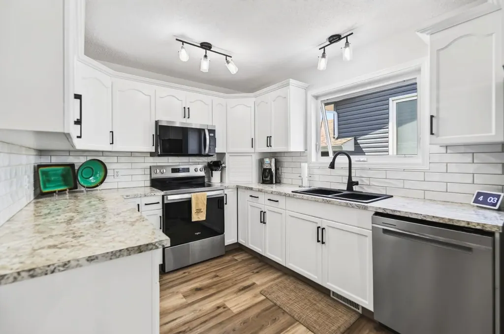 171 Douglas Avenue Red Deer AB T4R 2G5