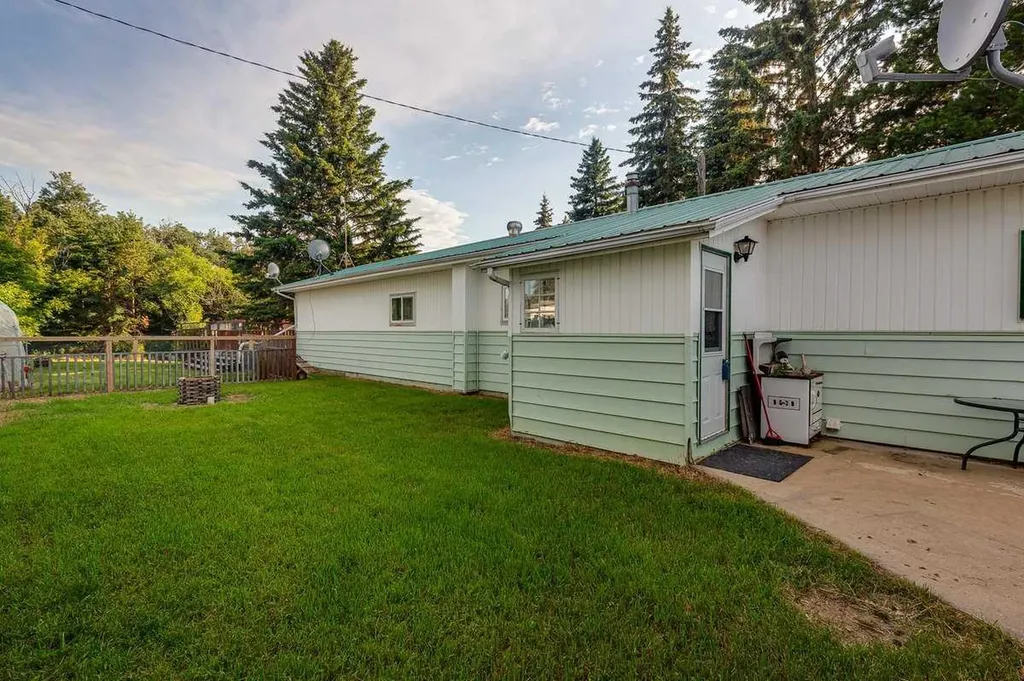 5317 52 Street Rural Lacombe County AB T0B 3C0