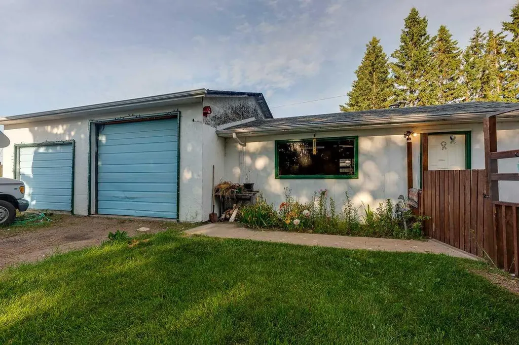 5317 52 Street Rural Lacombe County AB T0B 3C0