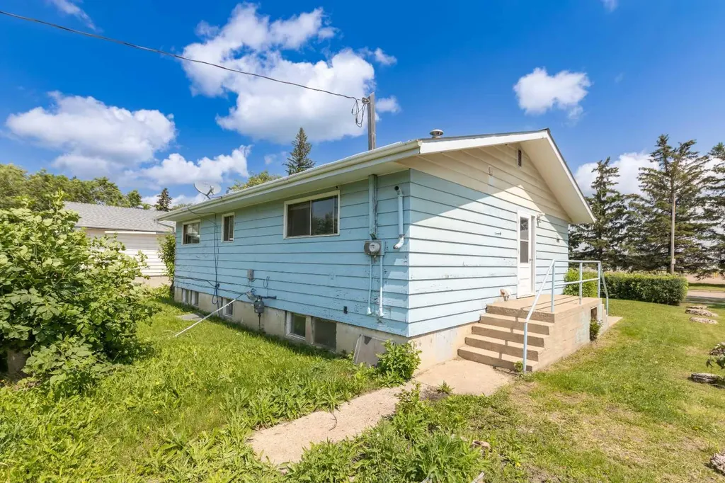 5514 49 Avenue Lloydminster SK S9V 0V4