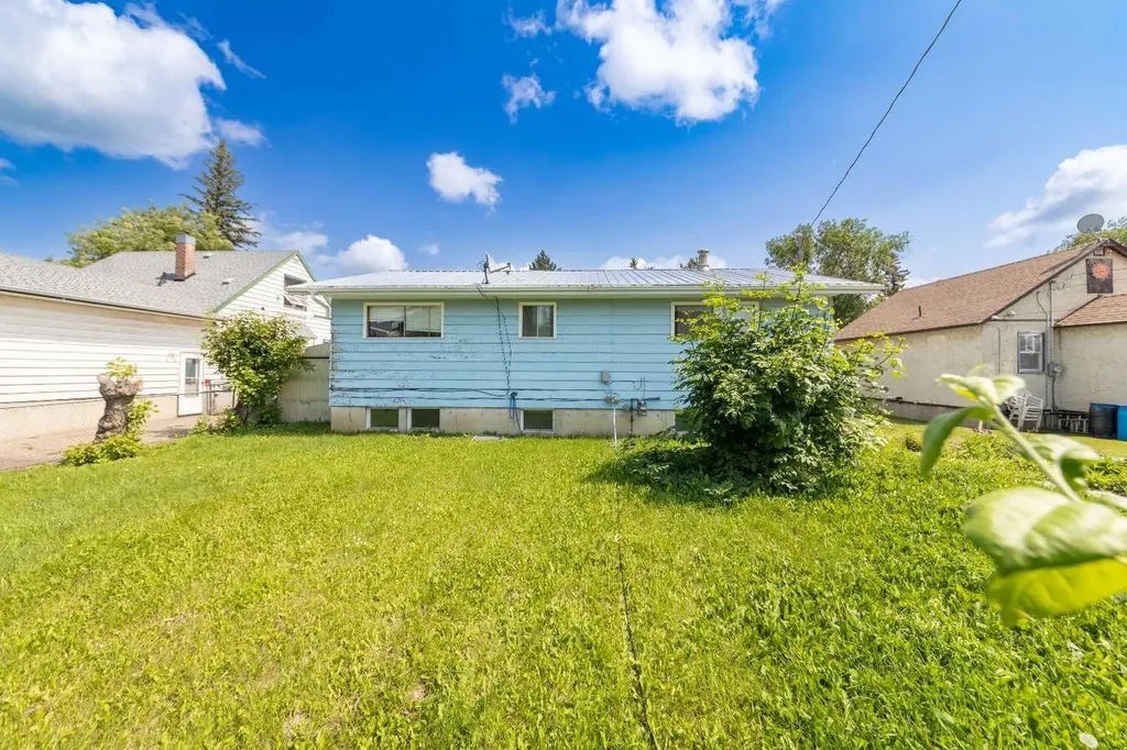 5514 49 Avenue Lloydminster SK S9V 0V4