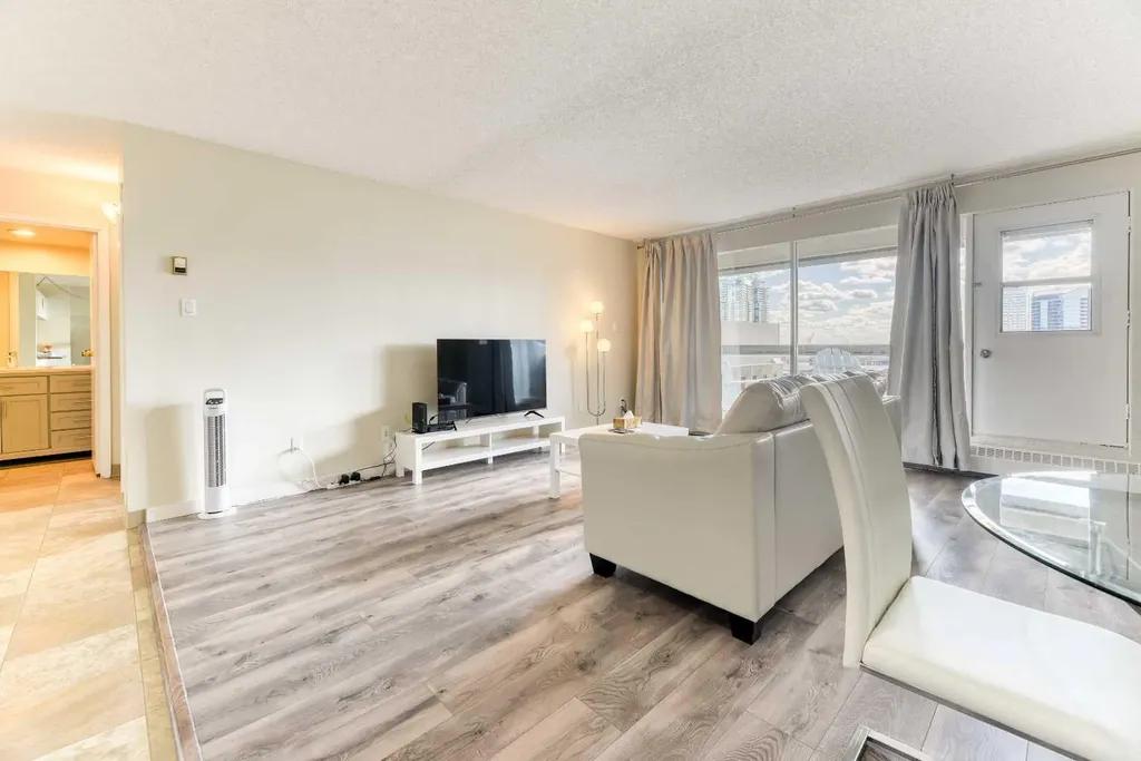 221 6 Avenue SE Calgary AB T2G4Z9