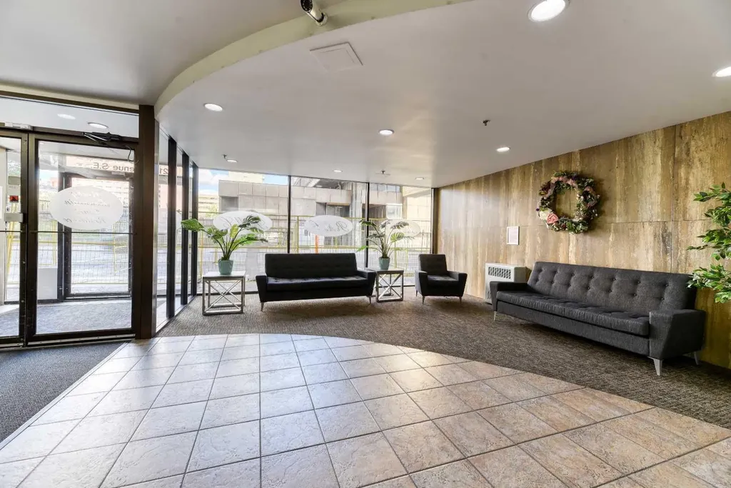 221 6 Avenue SE Calgary AB T2G4Z9