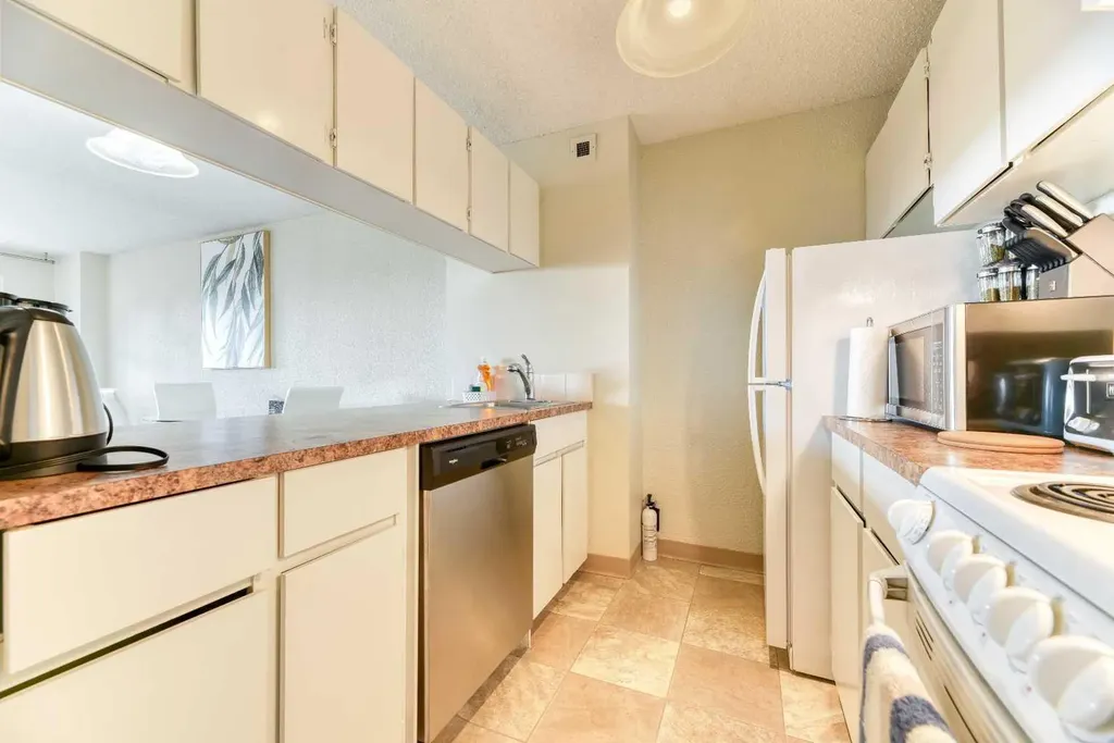 221 6 Avenue SE Calgary AB T2G4Z9