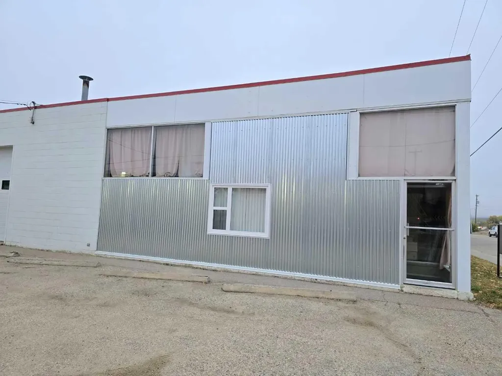9909 96 Avenue Peace River AB T8S 1R7