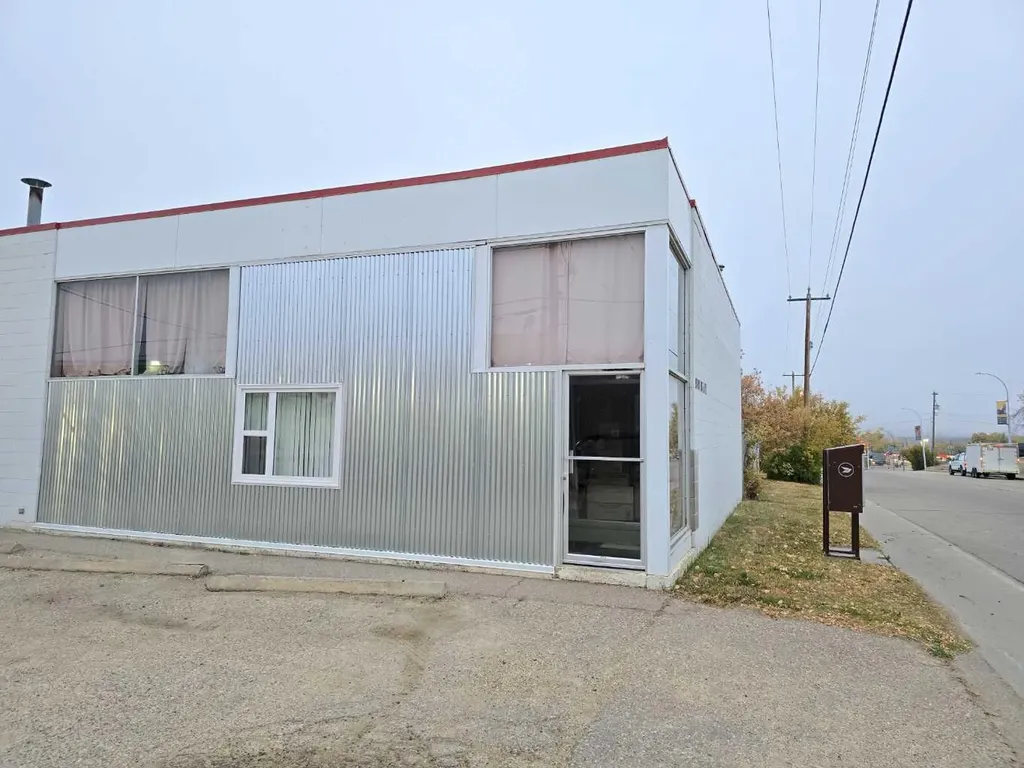 9909 96 Avenue Peace River AB T8S 1R7
