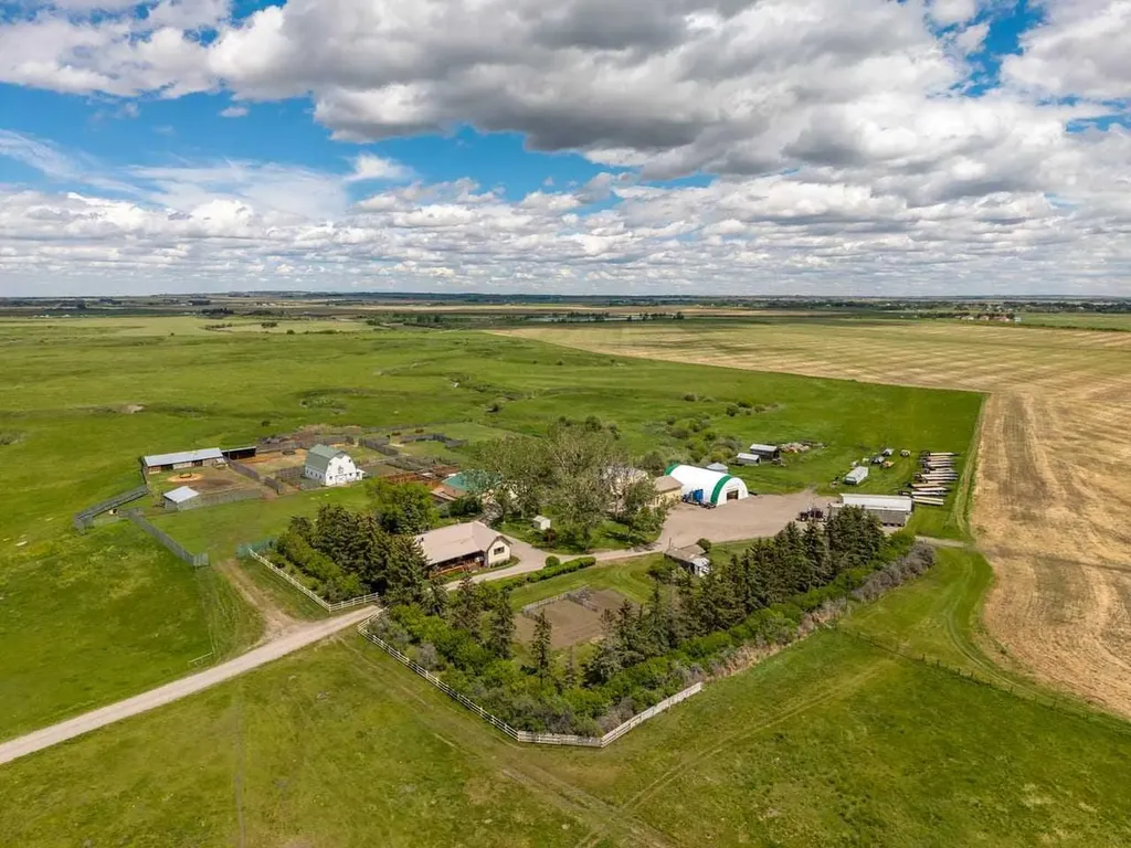 80060 475 Avenue E Rural Foothills County AB T1V1M3