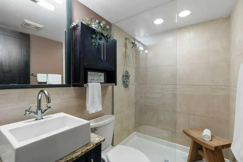 1815 16 Street SW Calgary AB T2T 4E3