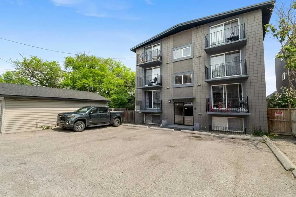 1815 16 Street SW Calgary AB T2T 4E3