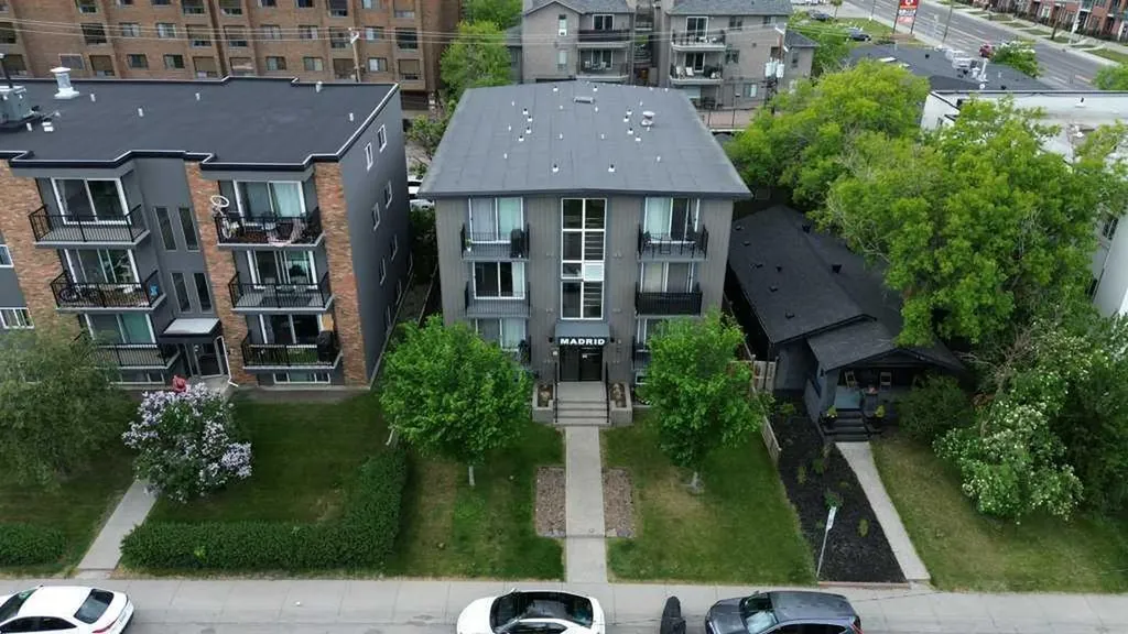 1815 16 Street SW Calgary AB T2T 4E3