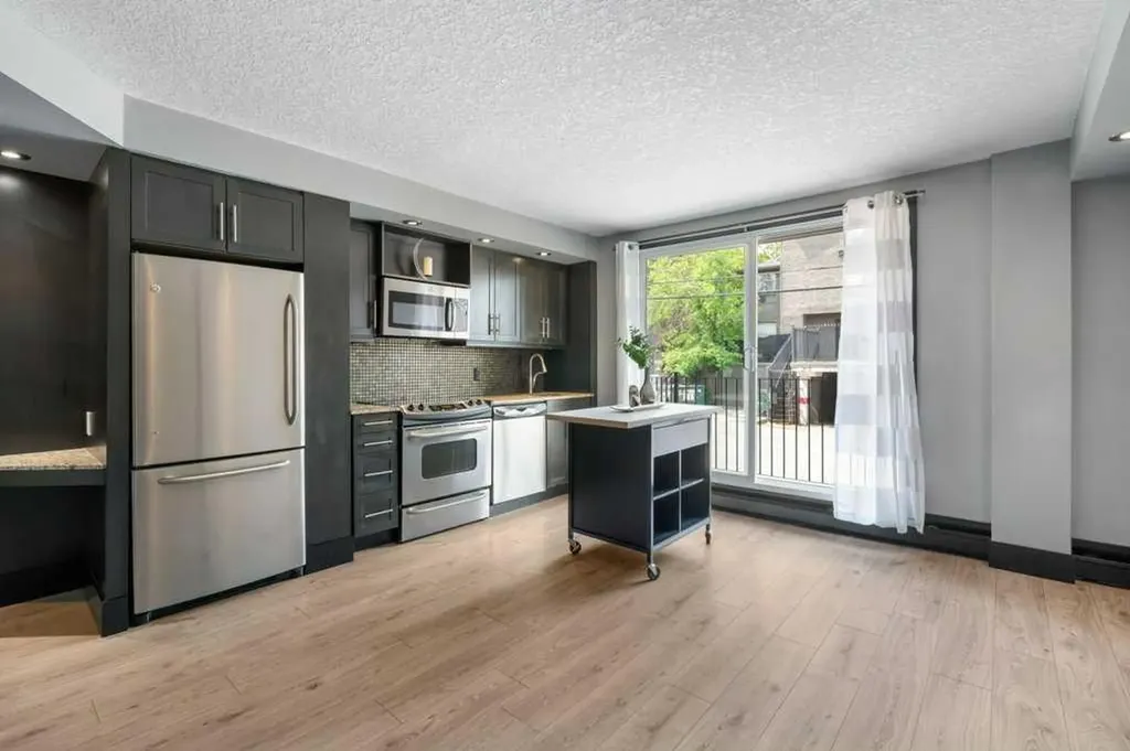 1815 16 Street SW Calgary AB T2T 4E3