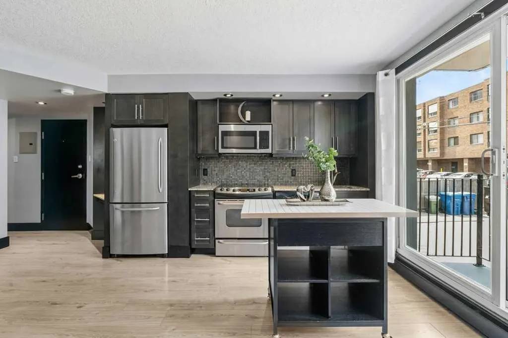 1815 16 Street SW Calgary AB T2T 4E3
