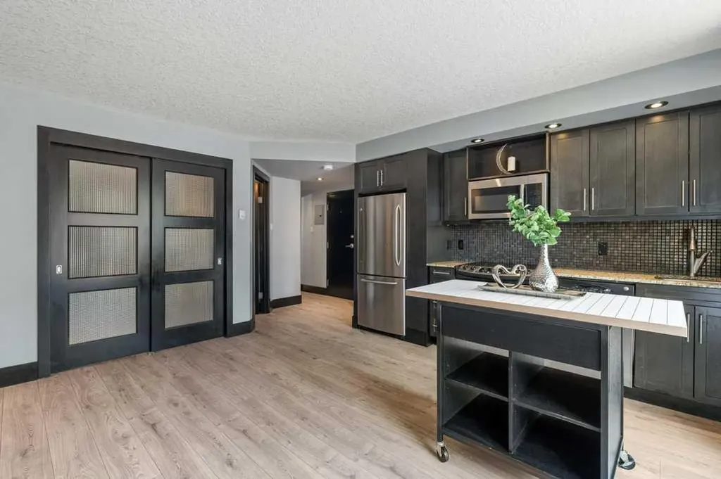1815 16 Street SW Calgary AB T2T 4E3