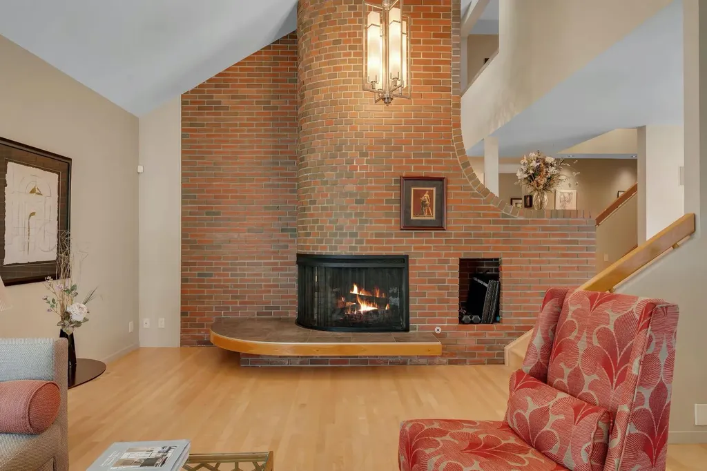 521 30 Avenue SW Calgary AB T2S 0P4