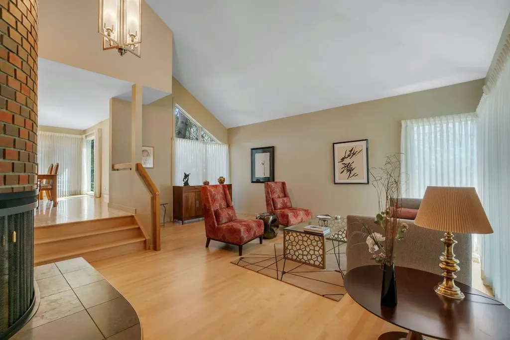 521 30 Avenue SW Calgary AB T2S 0P4
