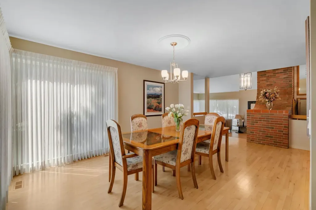 521 30 Avenue SW Calgary AB T2S 0P4