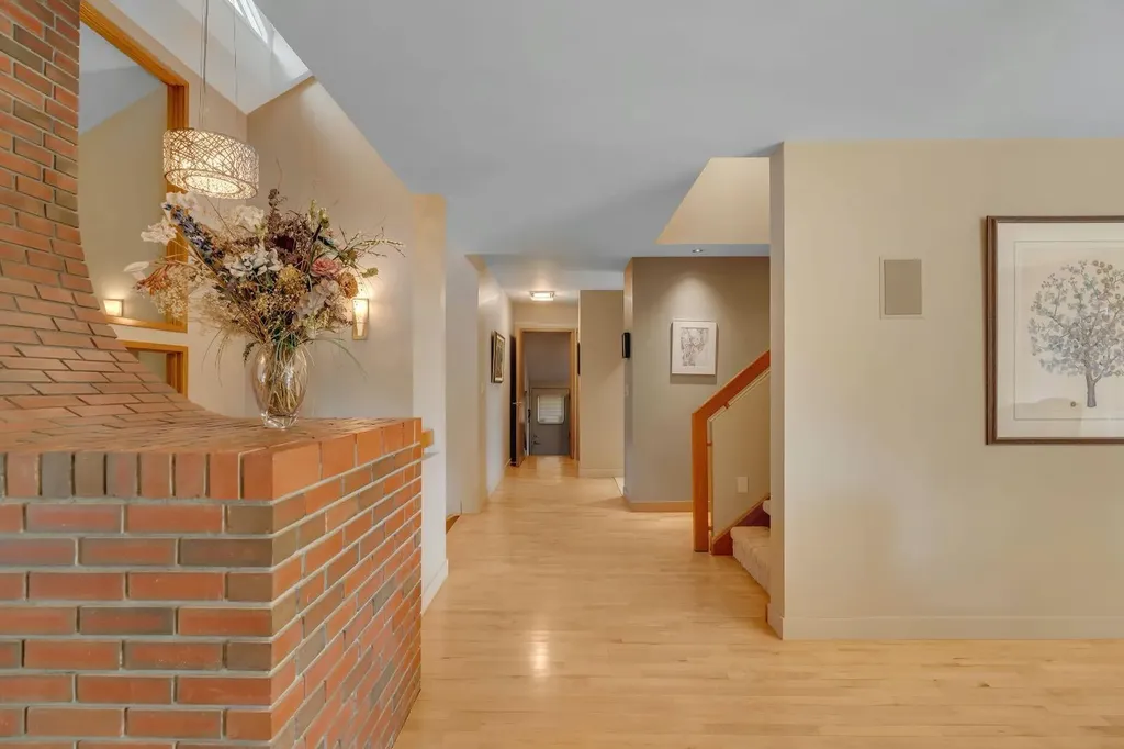 521 30 Avenue SW Calgary AB T2S 0P4