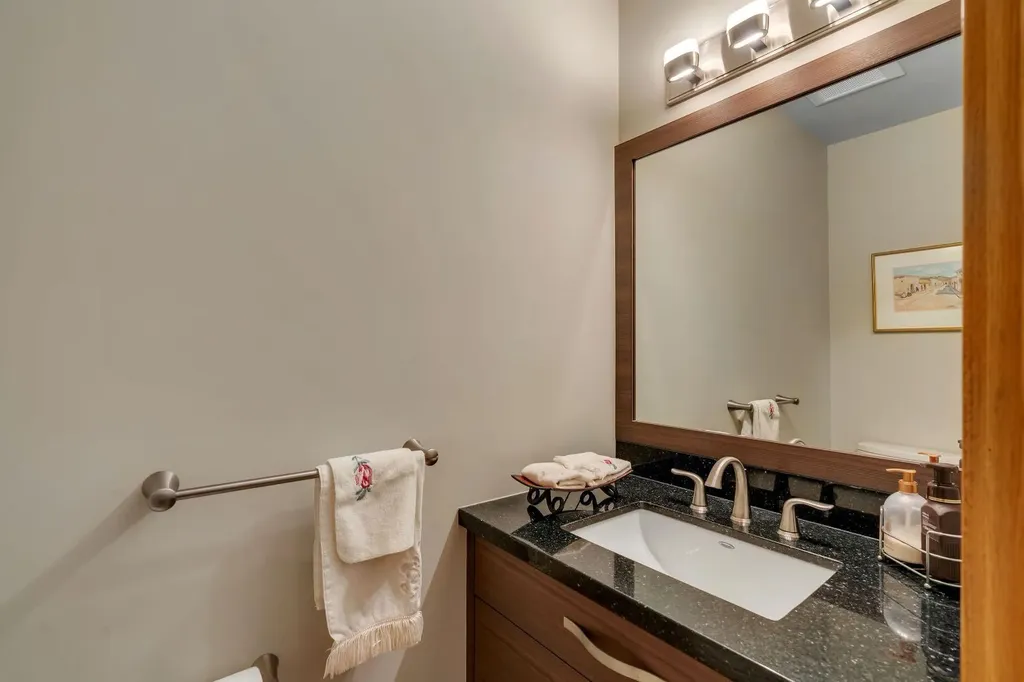 521 30 Avenue SW Calgary AB T2S 0P4