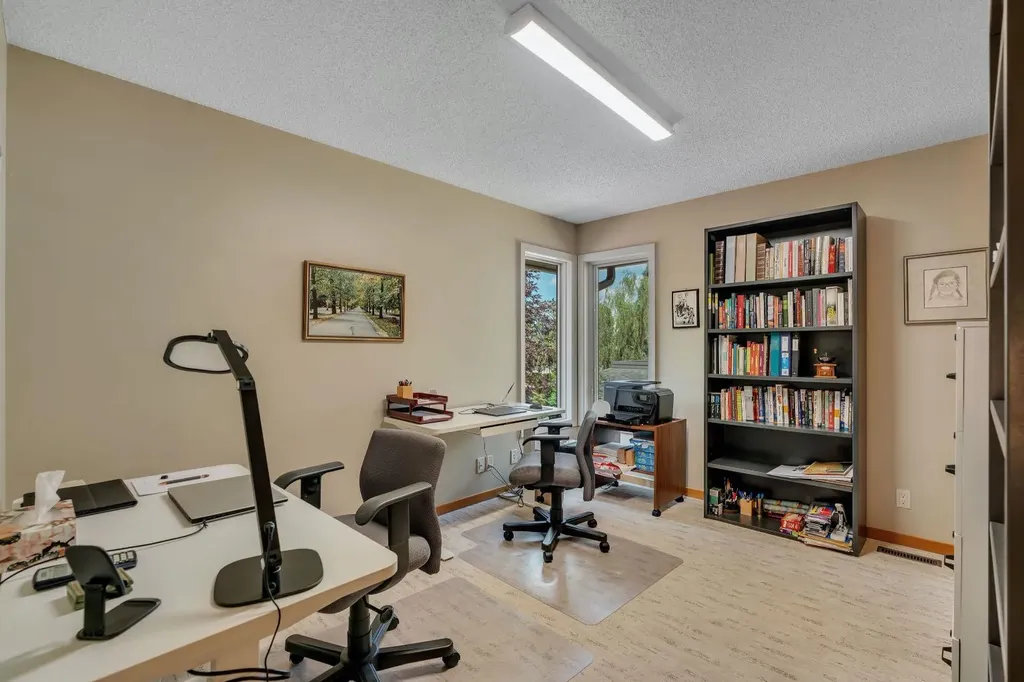 521 30 Avenue SW Calgary AB T2S 0P4