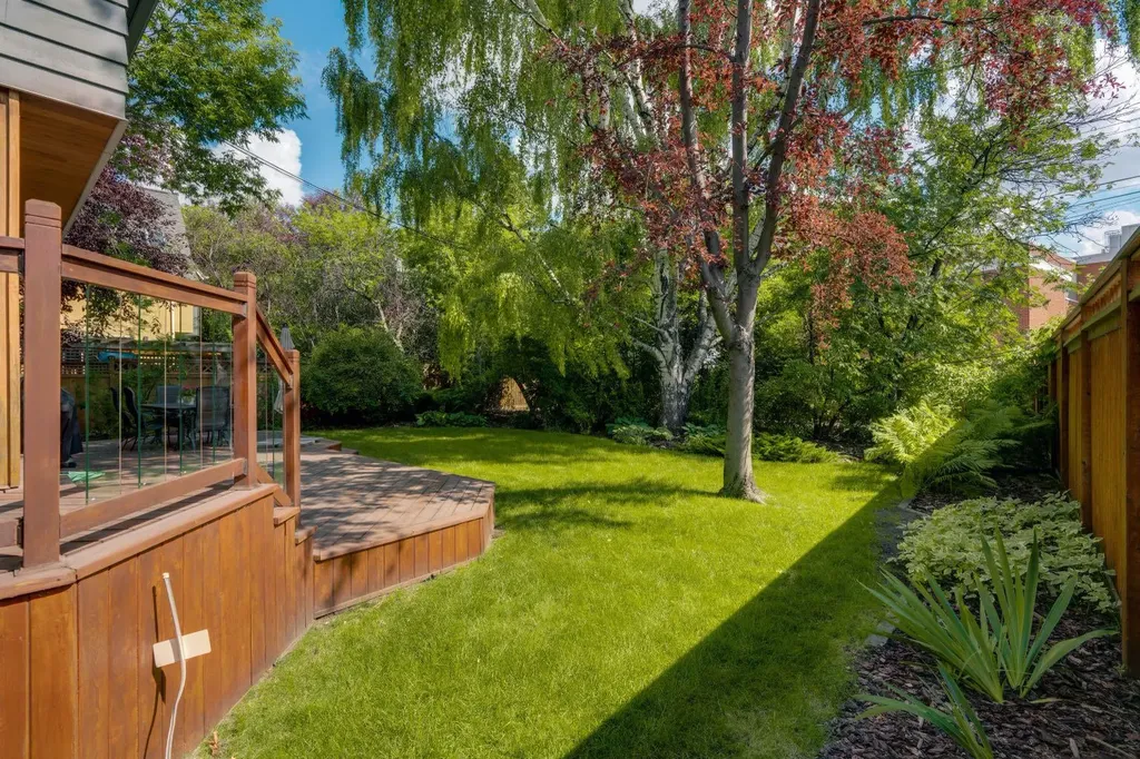521 30 Avenue SW Calgary AB T2S 0P4