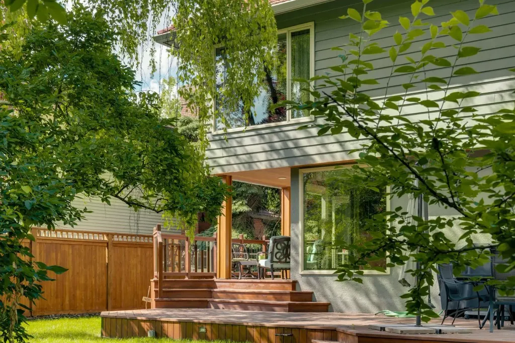 521 30 Avenue SW Calgary AB T2S 0P4