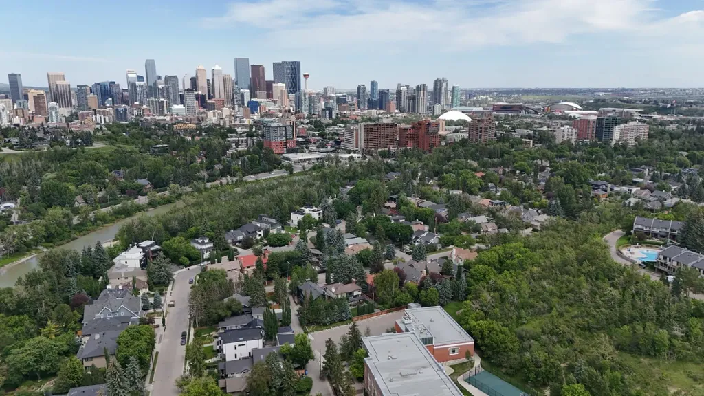 521 30 Avenue SW Calgary AB T2S 0P4