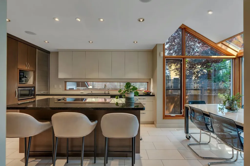 521 30 Avenue SW Calgary AB T2S 0P4