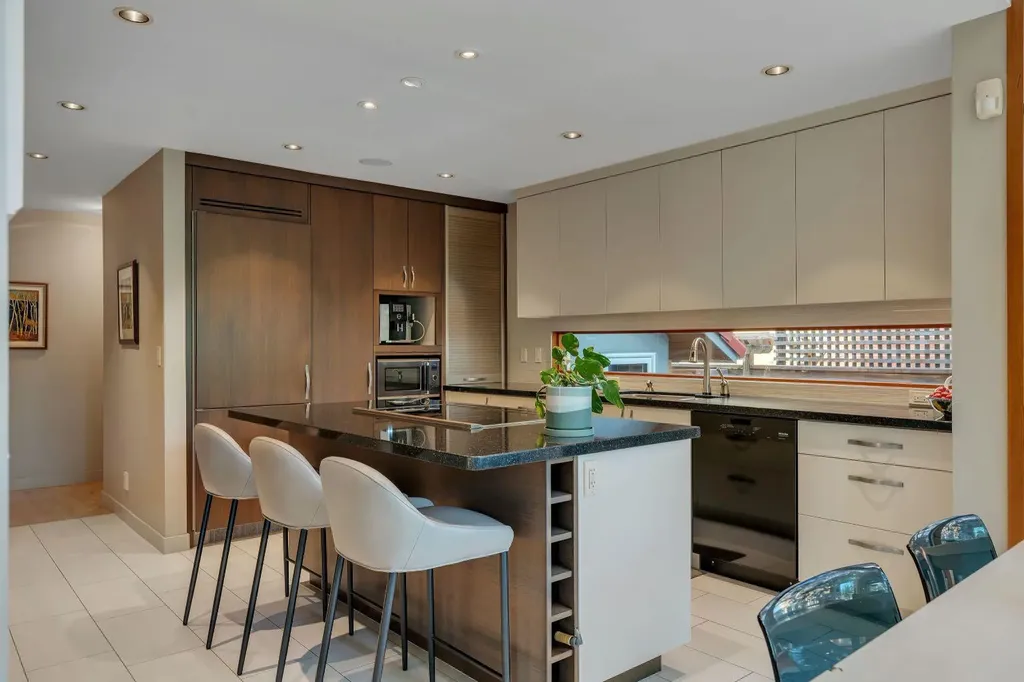 521 30 Avenue SW Calgary AB T2S 0P4