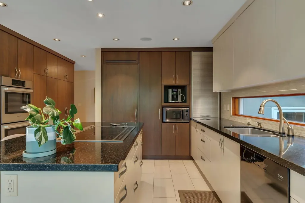 521 30 Avenue SW Calgary AB T2S 0P4