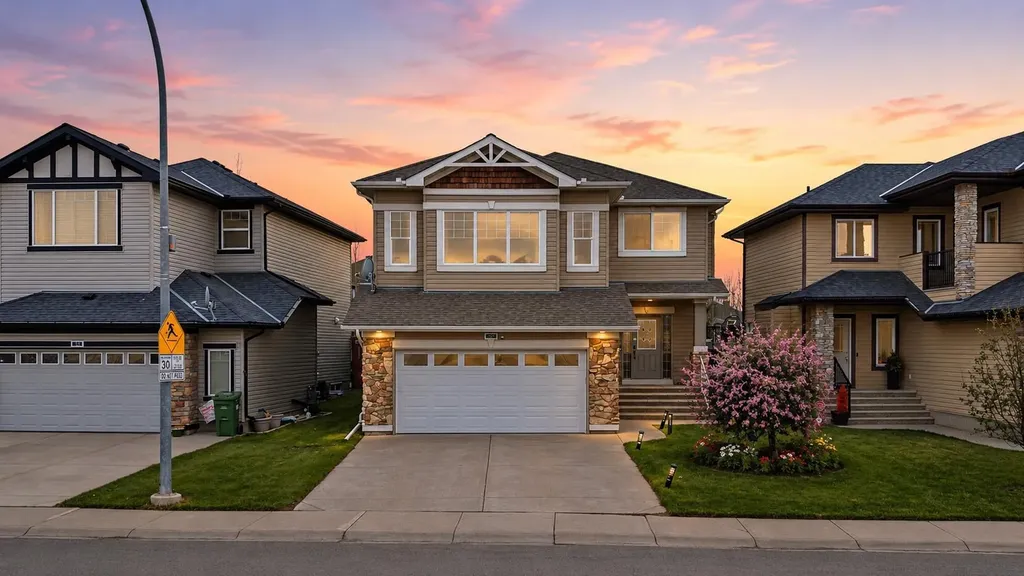 29 Royal Birkdale Drive NW Calgary AB T3G 5C7