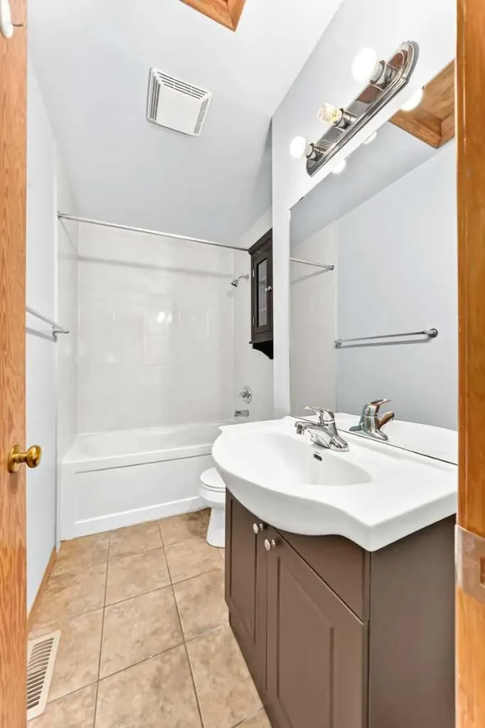 5620 Buckthorn Road NW Calgary AB T2K2Y5