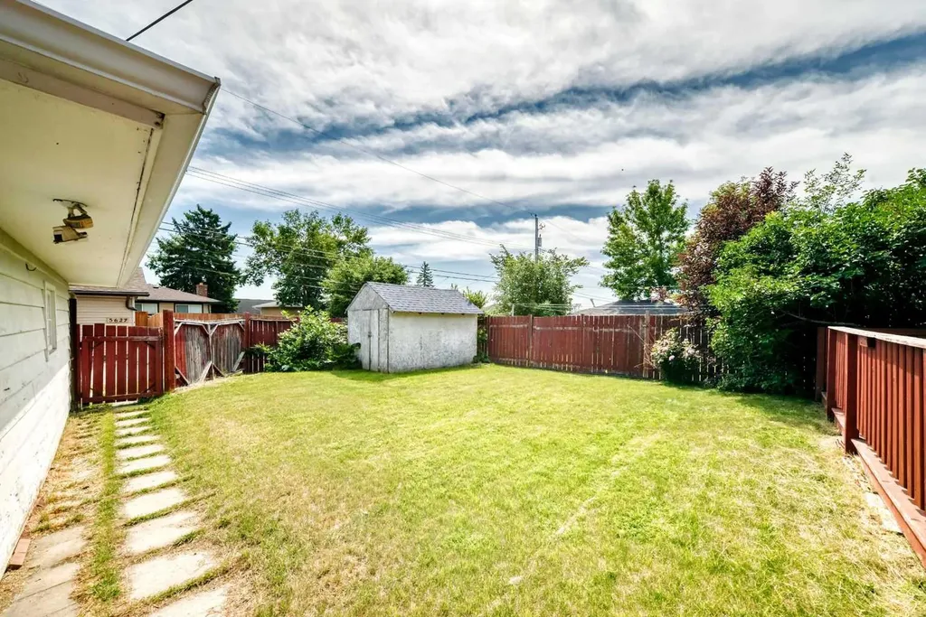 5620 Buckthorn Road NW Calgary AB T2K2Y5