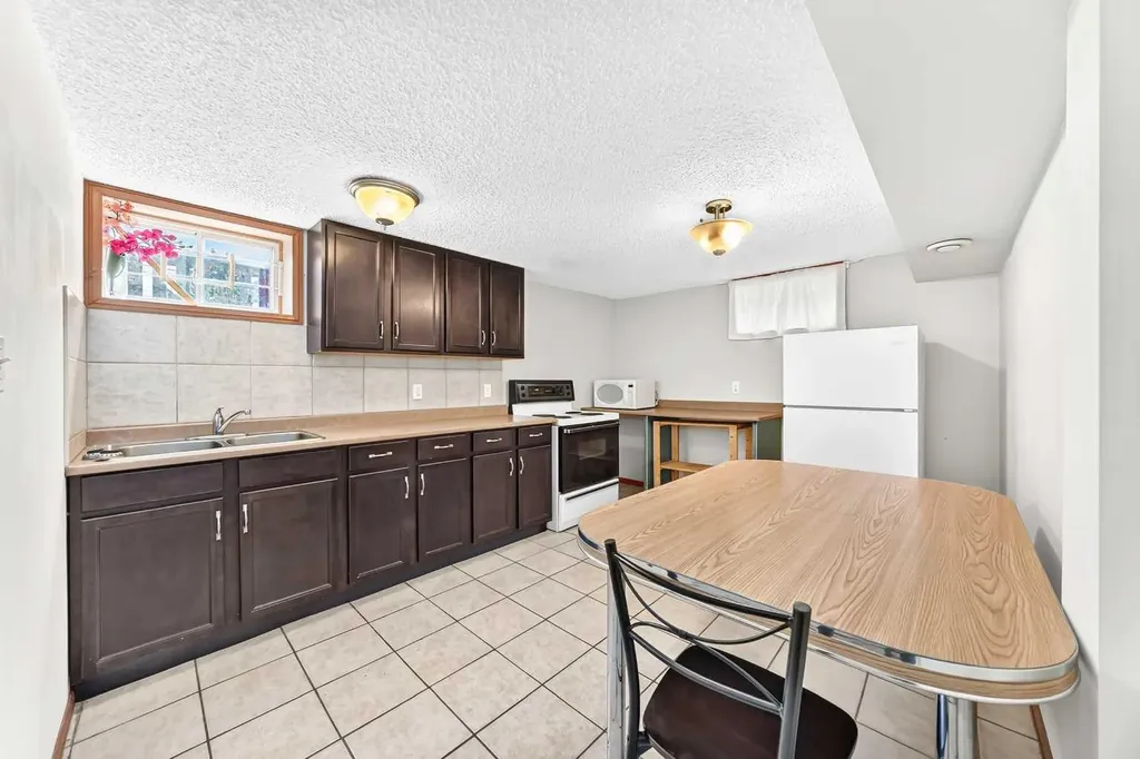 5620 Buckthorn Road NW Calgary AB T2K2Y5