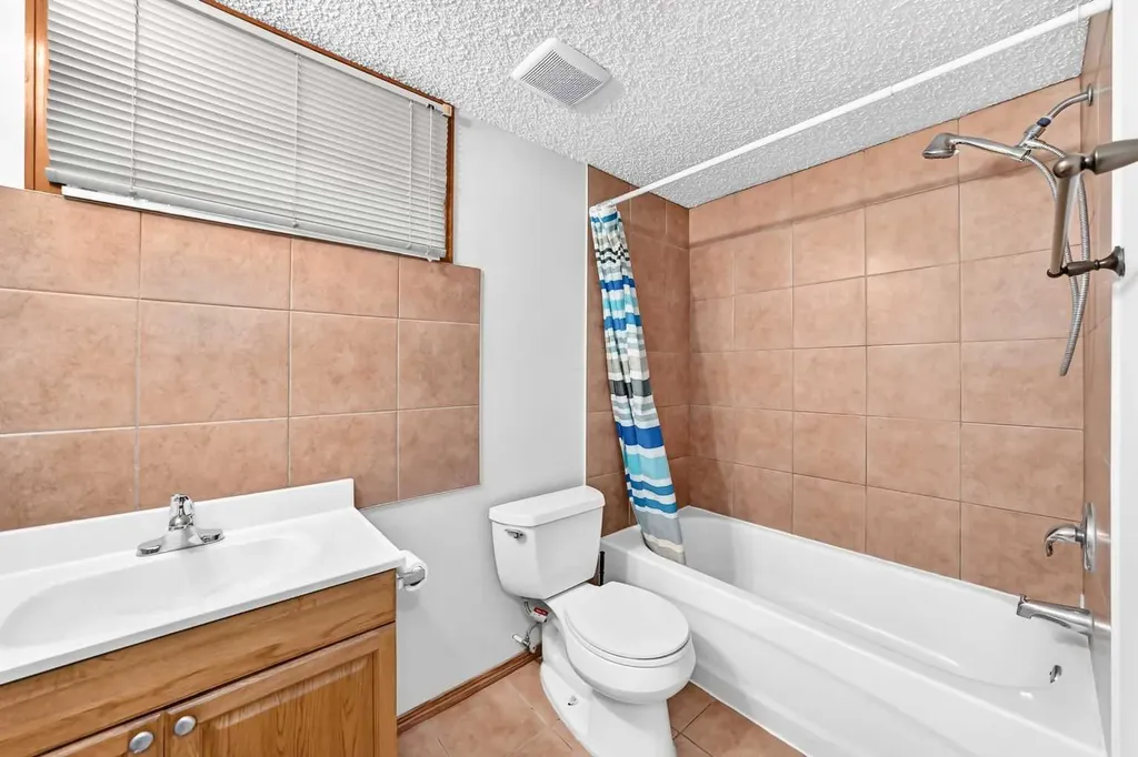 5620 Buckthorn Road NW Calgary AB T2K2Y5
