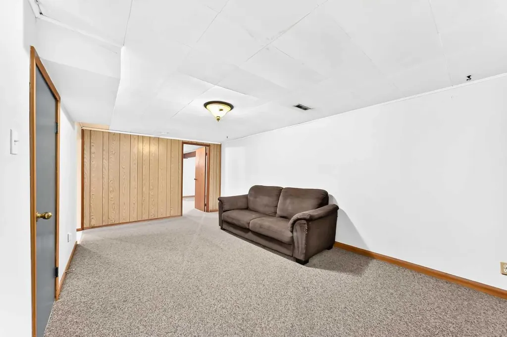 5620 Buckthorn Road NW Calgary AB T2K2Y5