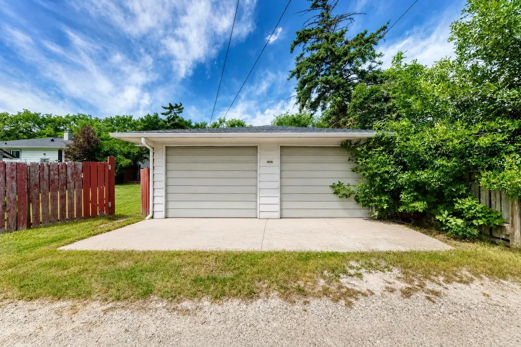5620 Buckthorn Road NW Calgary AB T2K2Y5