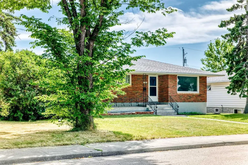 5620 Buckthorn Road NW Calgary AB T2K2Y5