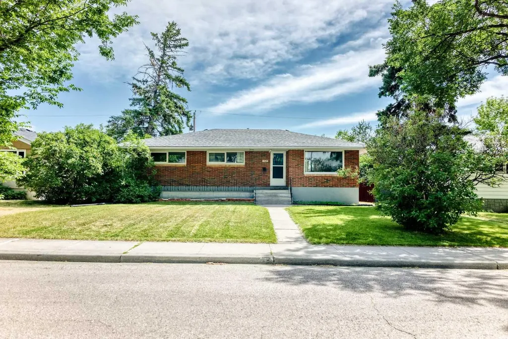 5620 Buckthorn Road NW Calgary AB T2K2Y5