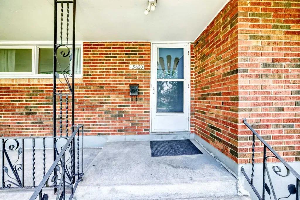 5620 Buckthorn Road NW Calgary AB T2K2Y5