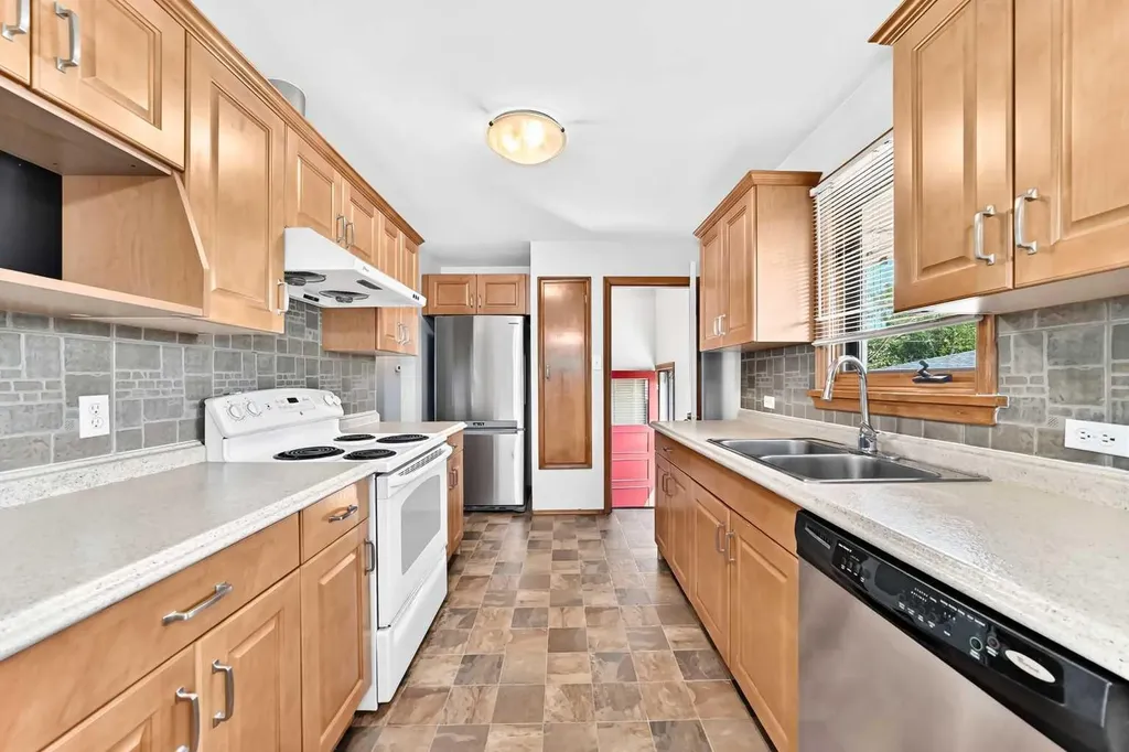 5620 Buckthorn Road NW Calgary AB T2K2Y5