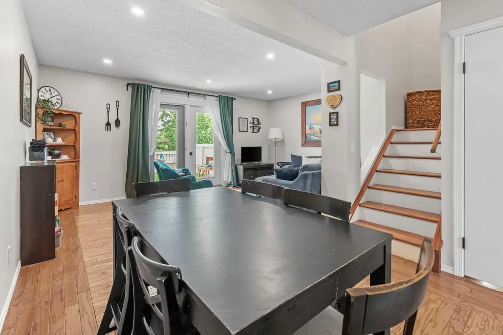 96 Georgian Villas NE Calgary AB T2A 7C6