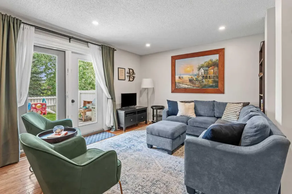 96 Georgian Villas NE Calgary AB T2A 7C6