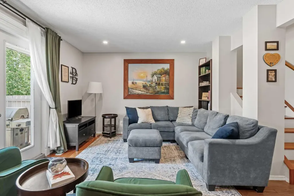 96 Georgian Villas NE Calgary AB T2A 7C6