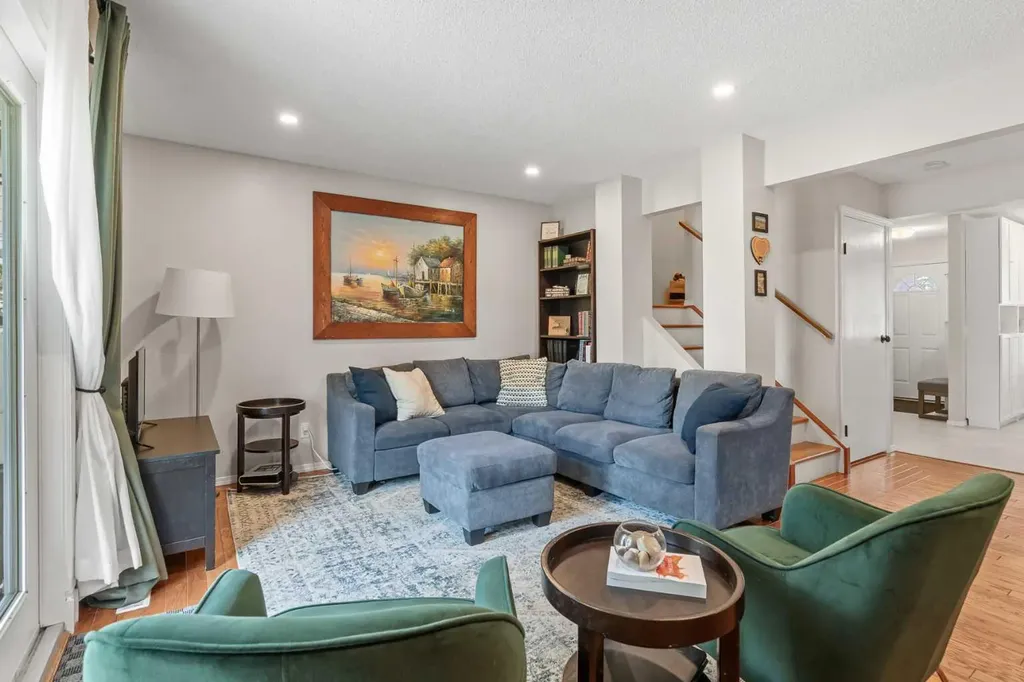 96 Georgian Villas NE Calgary AB T2A 7C6