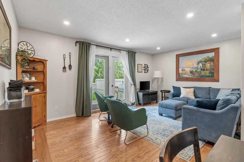 96 Georgian Villas NE Calgary AB T2A 7C6